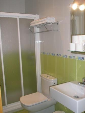 Hostal Malia كونيل ذي لا فرونتيرا المظهر الخارجي الصورة