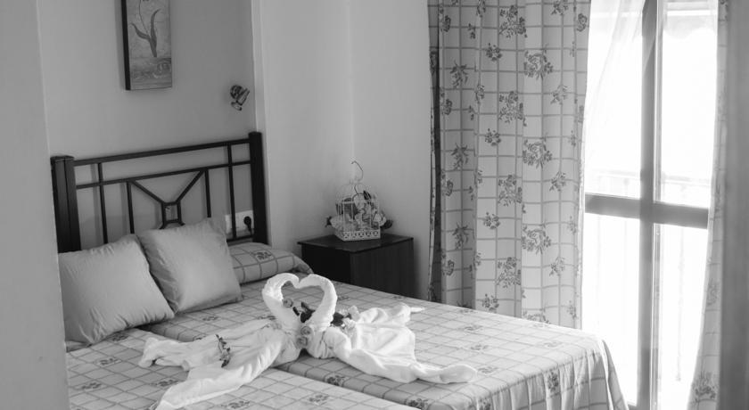 Hostal Malia كونيل ذي لا فرونتيرا المظهر الخارجي الصورة