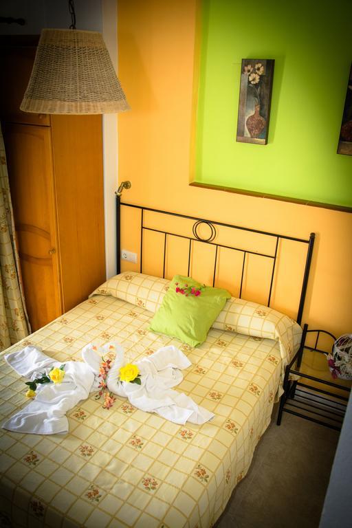 Hostal Malia كونيل ذي لا فرونتيرا المظهر الخارجي الصورة