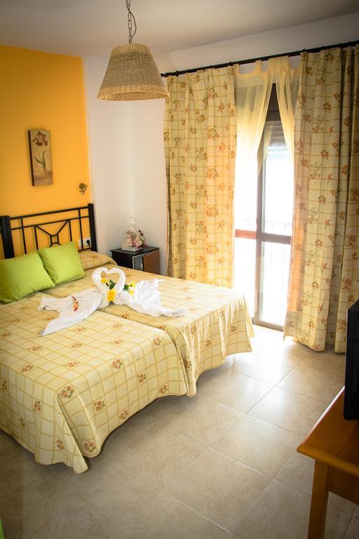 Hostal Malia كونيل ذي لا فرونتيرا المظهر الخارجي الصورة