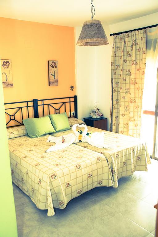 Hostal Malia كونيل ذي لا فرونتيرا المظهر الخارجي الصورة