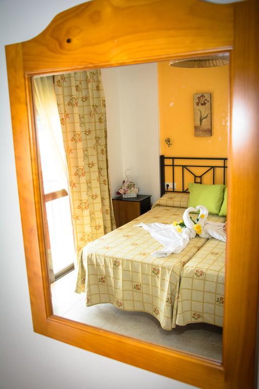 Hostal Malia كونيل ذي لا فرونتيرا المظهر الخارجي الصورة