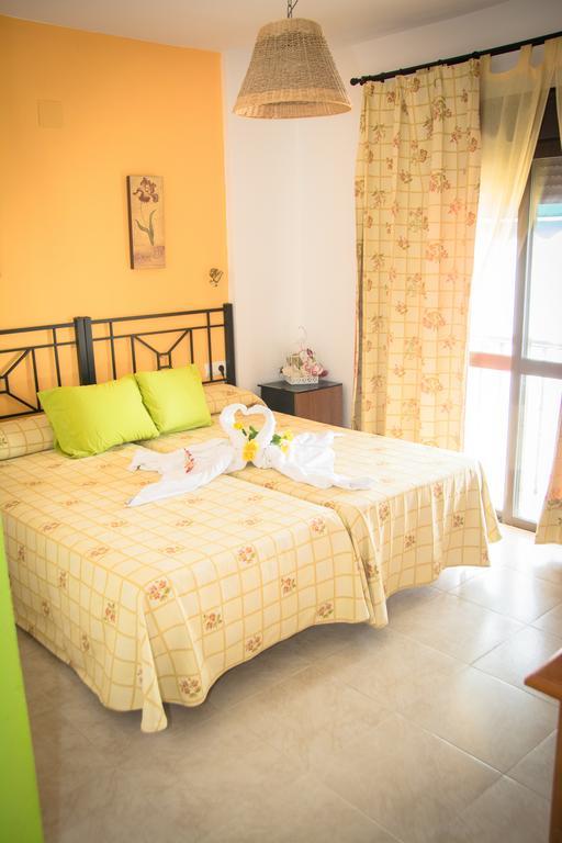 Hostal Malia كونيل ذي لا فرونتيرا المظهر الخارجي الصورة