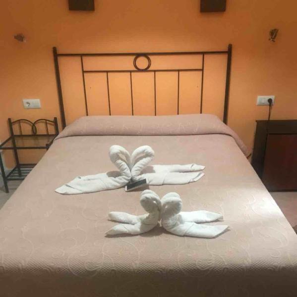 Hostal Malia كونيل ذي لا فرونتيرا المظهر الخارجي الصورة